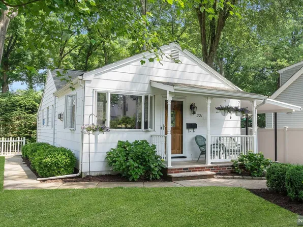 321 Colonial Blvd, Township Of Washington, NJ 07676