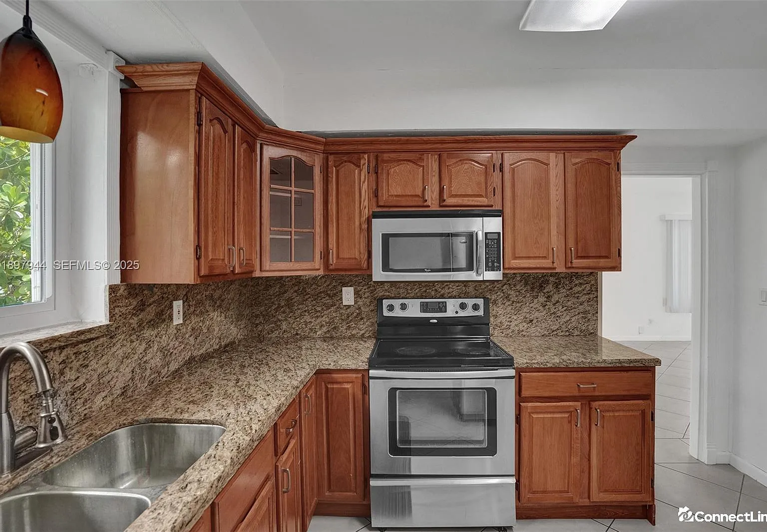 3 bed, 2.0 bath, $6,500 — Photo 2