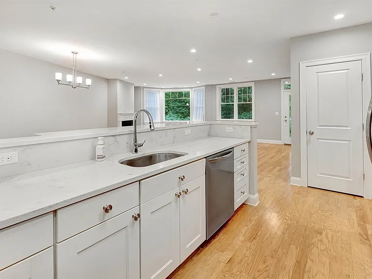 2 Inwood Dr #1009 — Photo 9