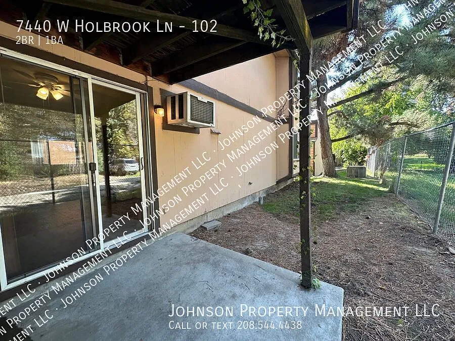 Cozy and Convenient Apartment in Central Boise with carport parking, storage, on-site laundry! — Photo 2