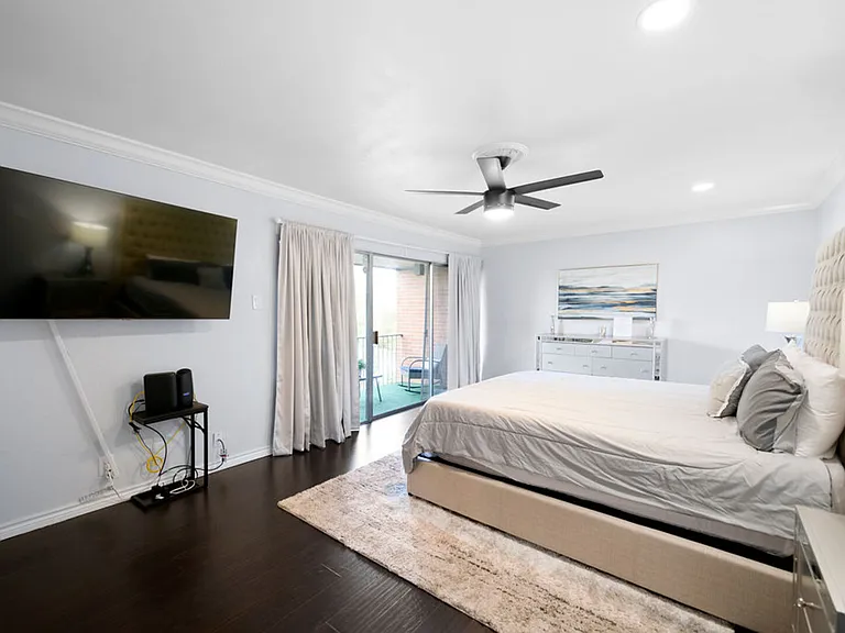 E Avenue J — Photo 10
