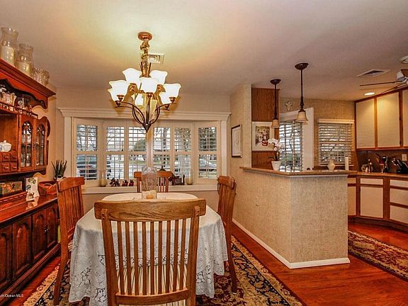 4th image of 582B Lake Point Dr
