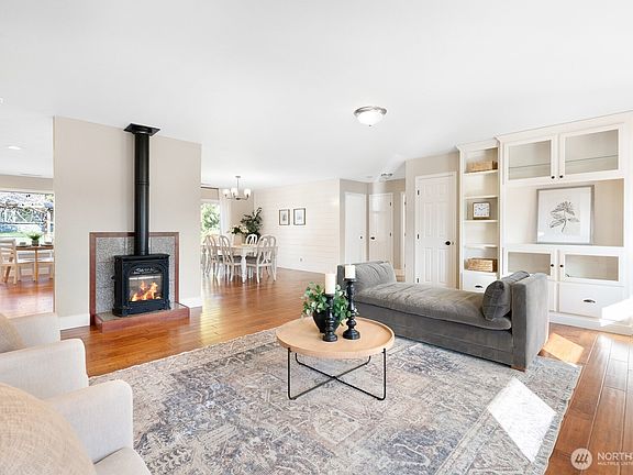 3rd image of 3202 McLeod Road