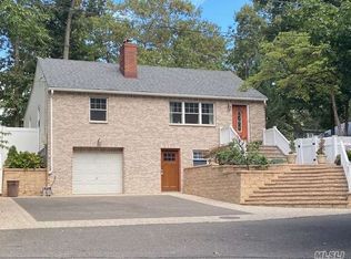 140 Mill Dam Rd, Centerport, NY 11721