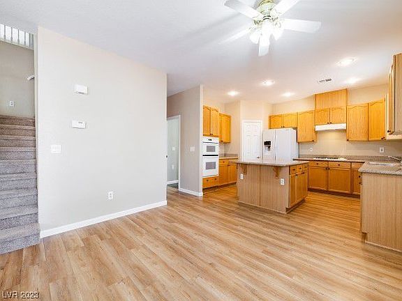 3rd image of 3899 Cape Royal St