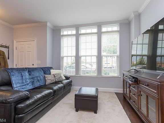 4th image of 2 Wisteria Ln