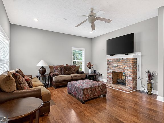 5th image of 606 S Lee St