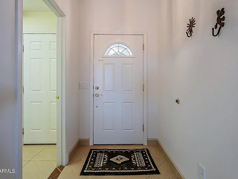 1105 N Cota Ln — Photo 5