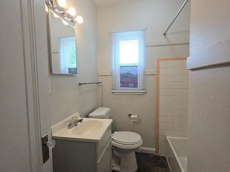 570 Hadley Ave #3 — Photo 10