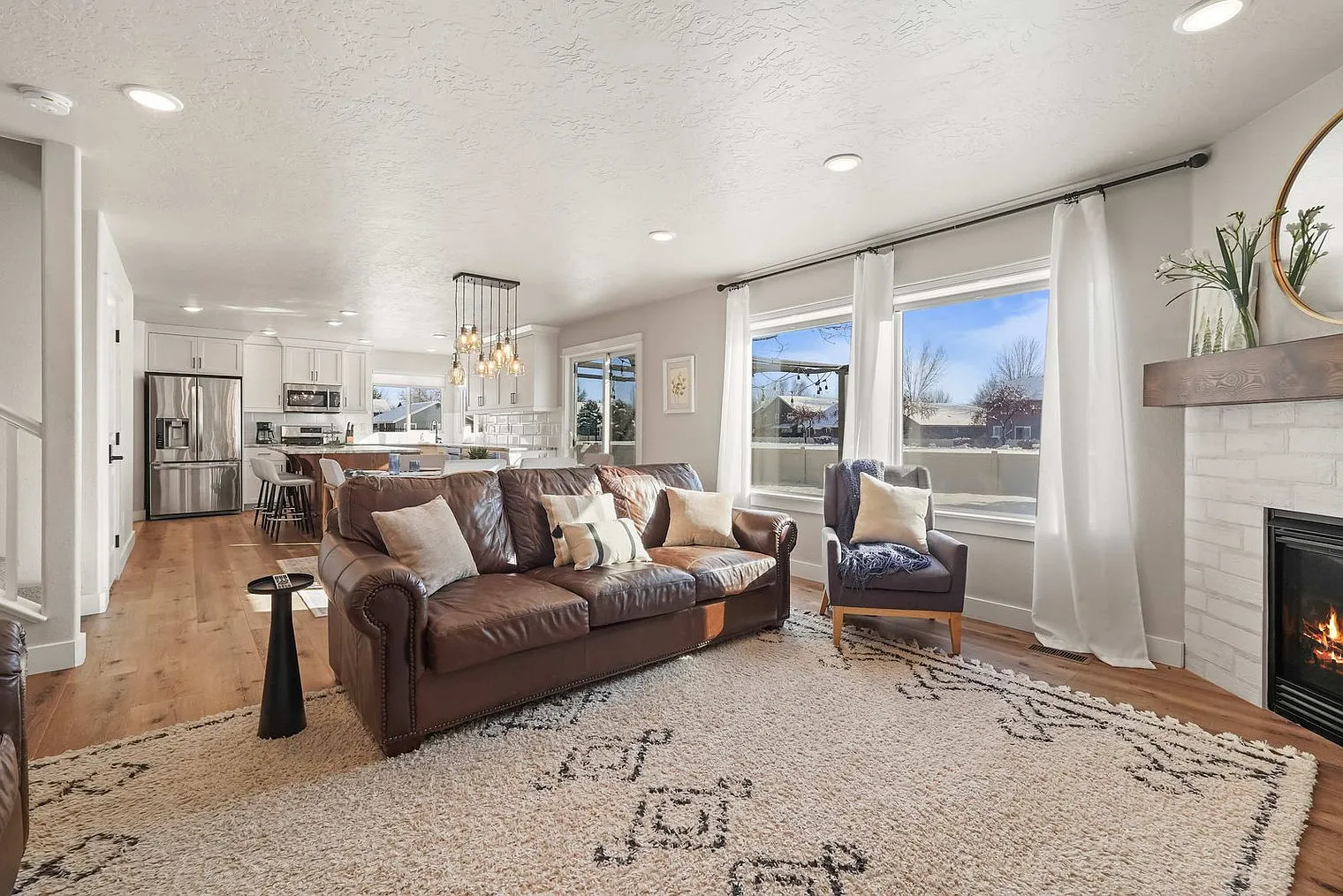 5 bed, 2.0 bath, 3196 sqft, $7,535 — Photo 1
