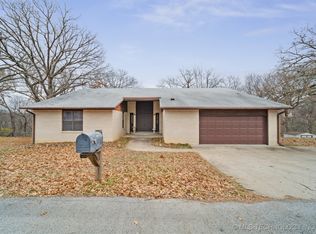 9727 E Redbud St, Claremore, OK 74017