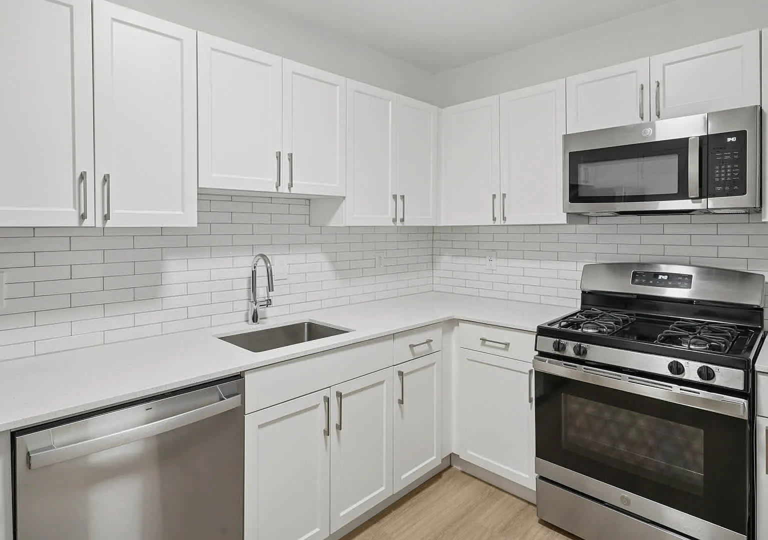 3003 Van Ness — Photo 3