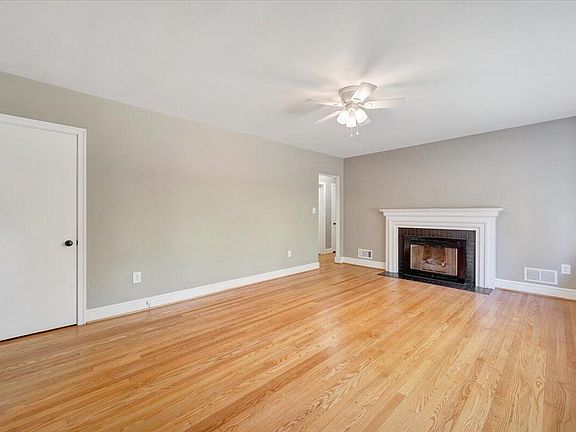 3rd image of 3016 Grandin Rd