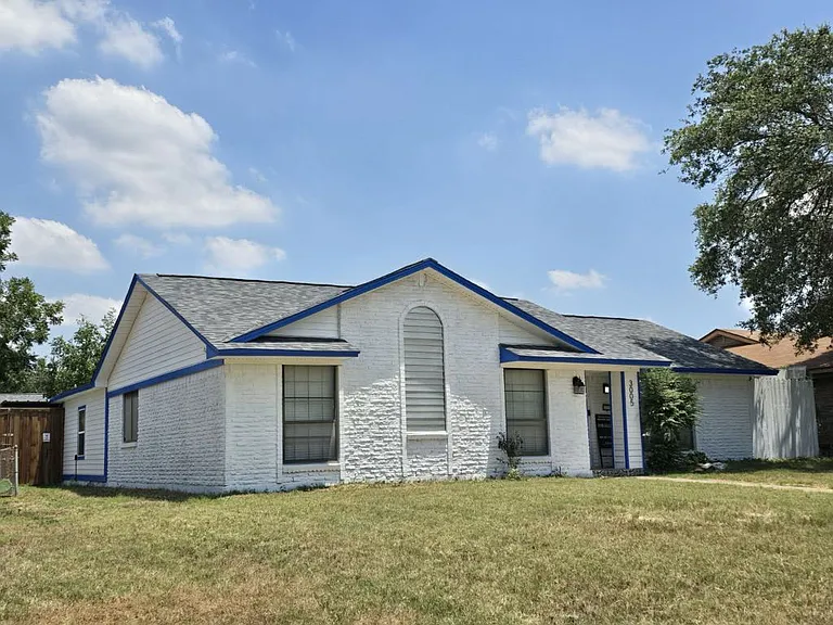 3005 Hillsdale Ln — Photo 2