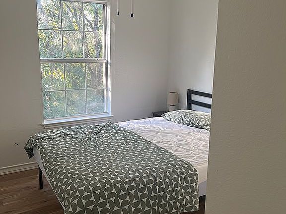 5th image of 1008 Hazelton St
