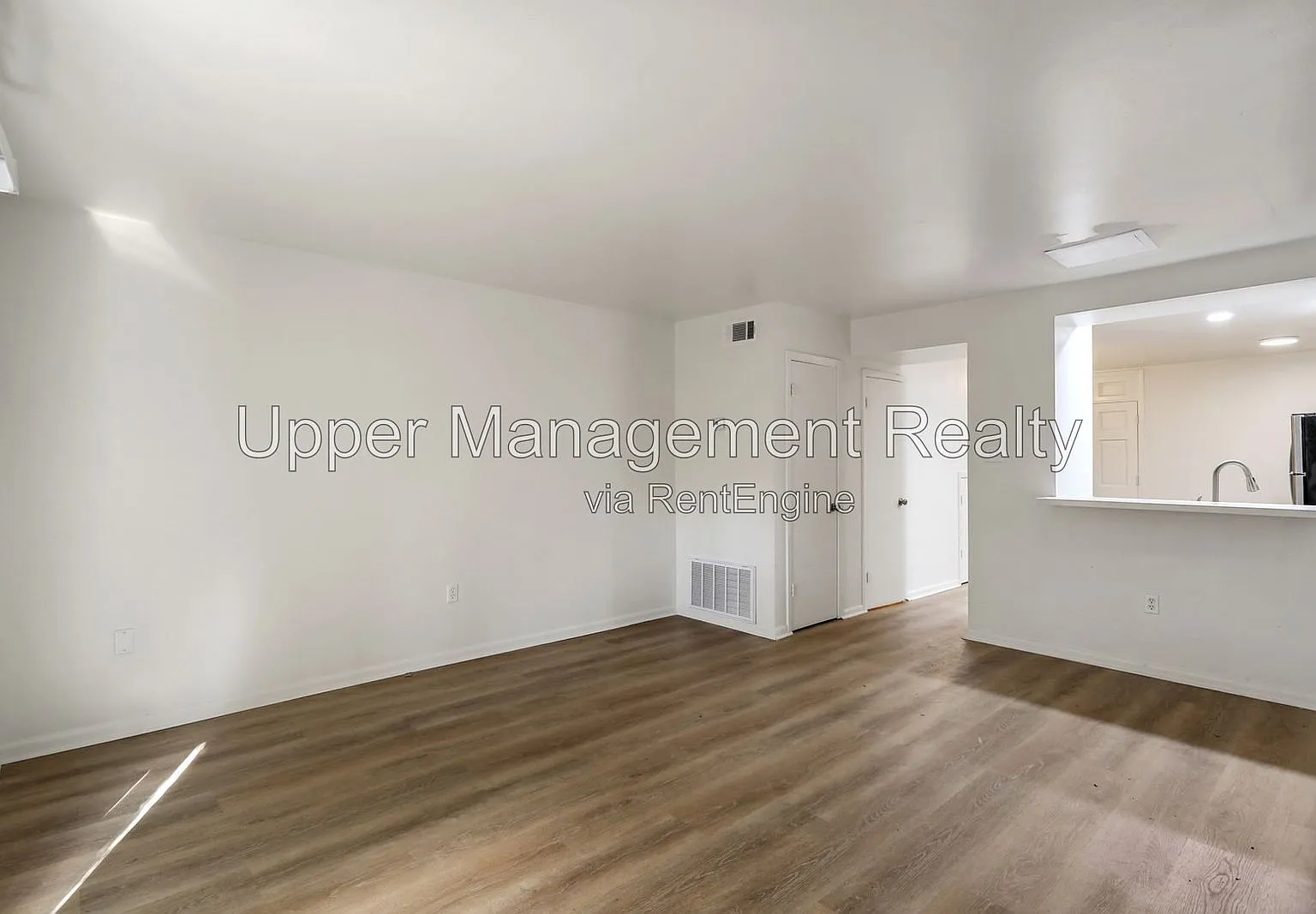 2 bed, 1.5 bath, 930 sqft, $1,675 — Photo 2