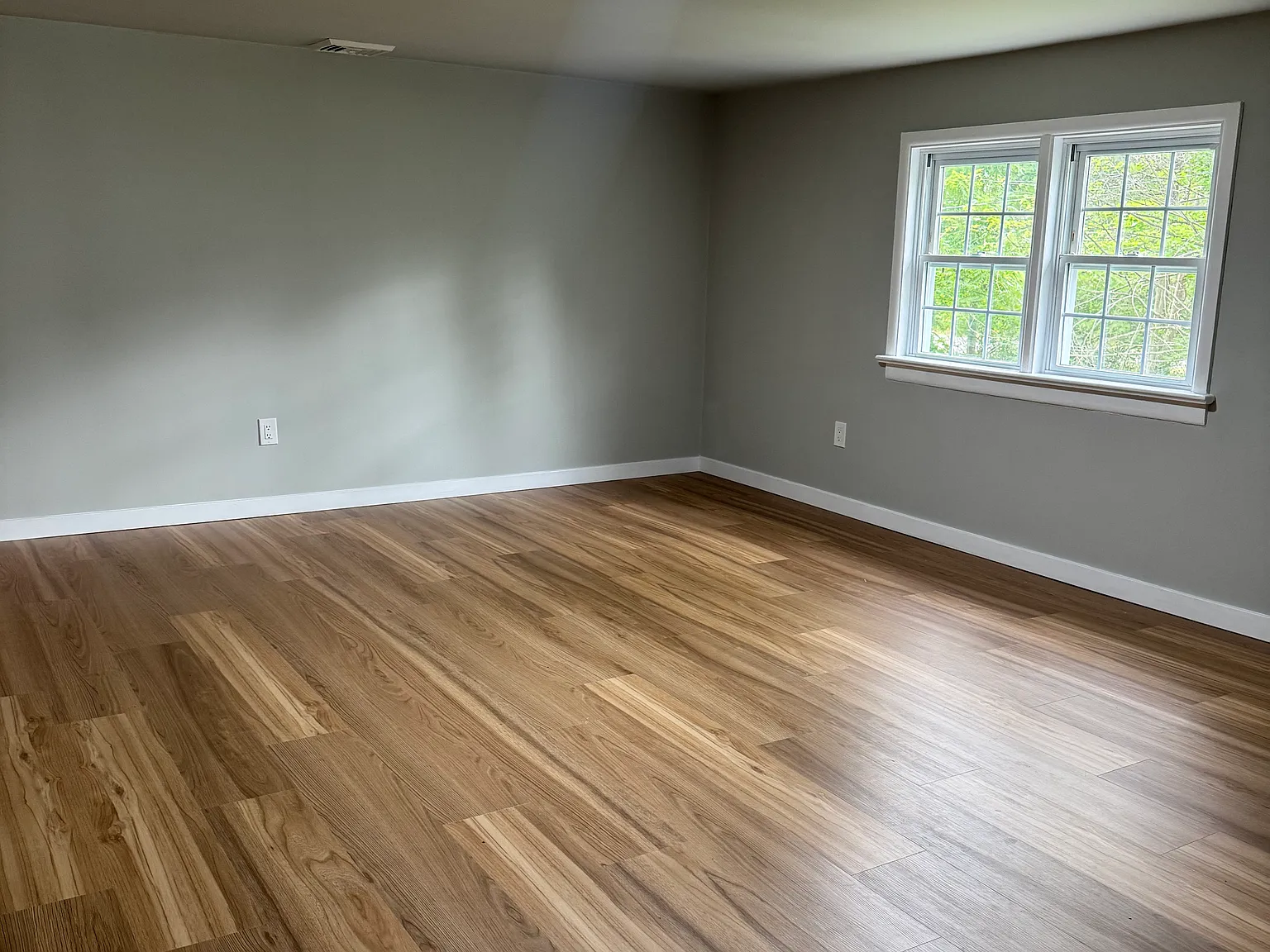 3 bed, 1100 sqft, $2,900 — Photo 2
