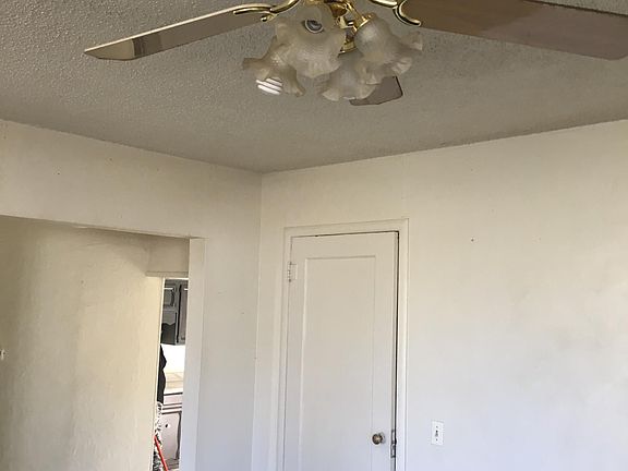3rd image of 2306 Lindberg St