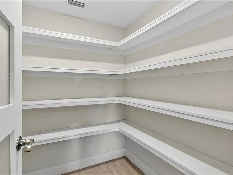 207 Athens St — Photo 31