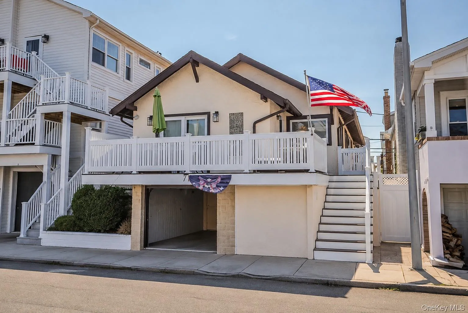 3 bed, 1.0 bath, 964 sqft, $3,000 — Photo 1