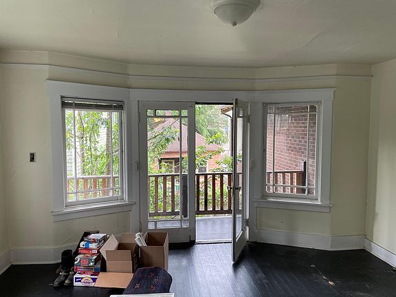 2nd image of 1516 1/2 E Fir St
