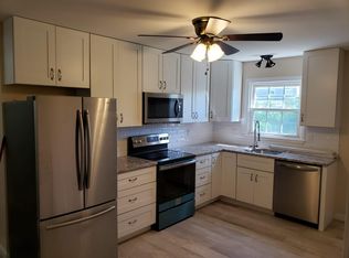 27 College St APT 1, Clinton, CT 06413