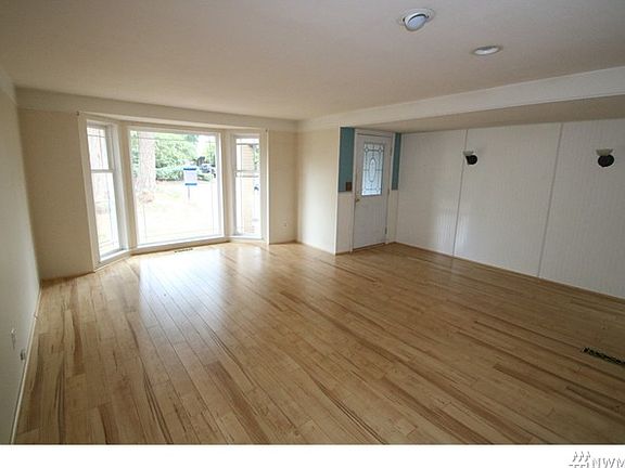 5th image of 7221 Zircon Dr SW