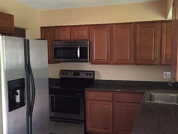 5th image of 879 Heatherstone Dr