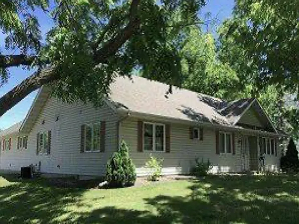 504 3rd St, Kenyon, MN 55946