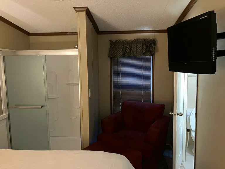 327 Shanklin Rd #C — Photo 29