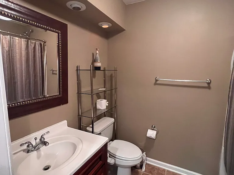 2076 Broughton St — Photo 9