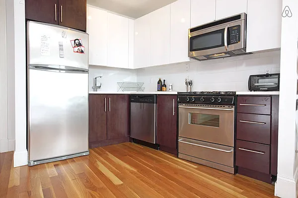 Rented by Prime Space Realty Corp | media 3