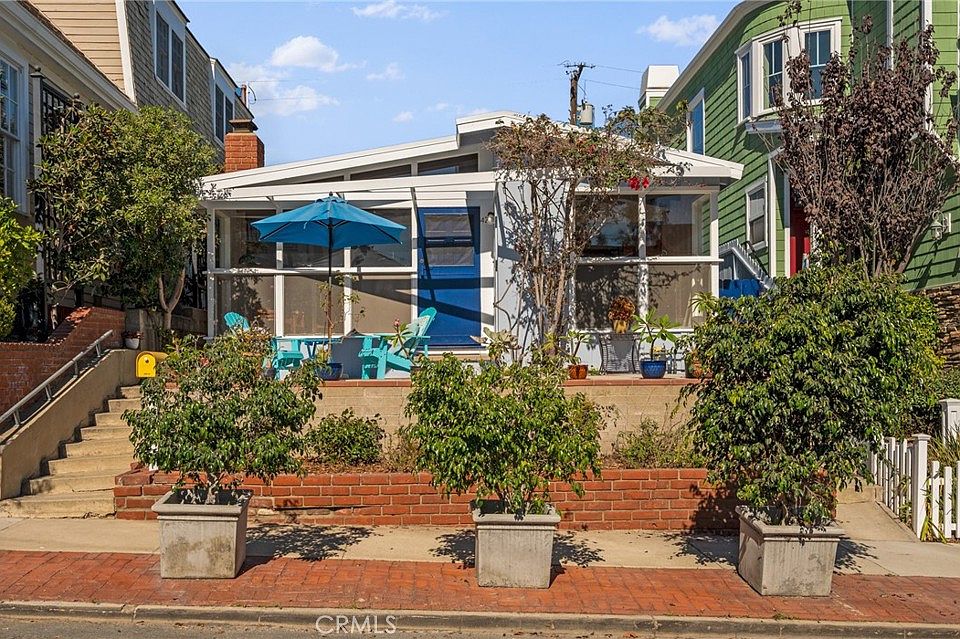 1st image of 429 1st St