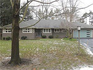 3rd image of 275 Woodland Dr