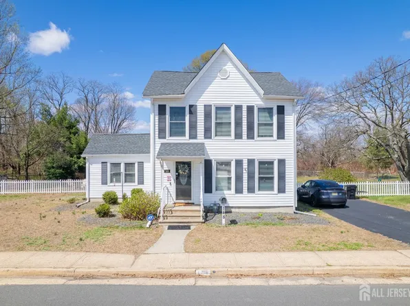 148 Church St, Belford, NJ 07718