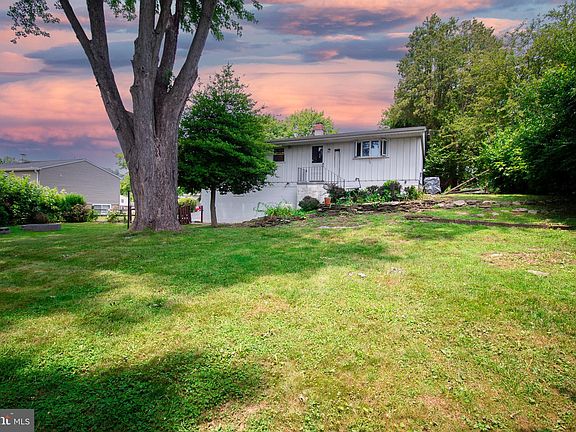 4th image of 426 Sunset Dr