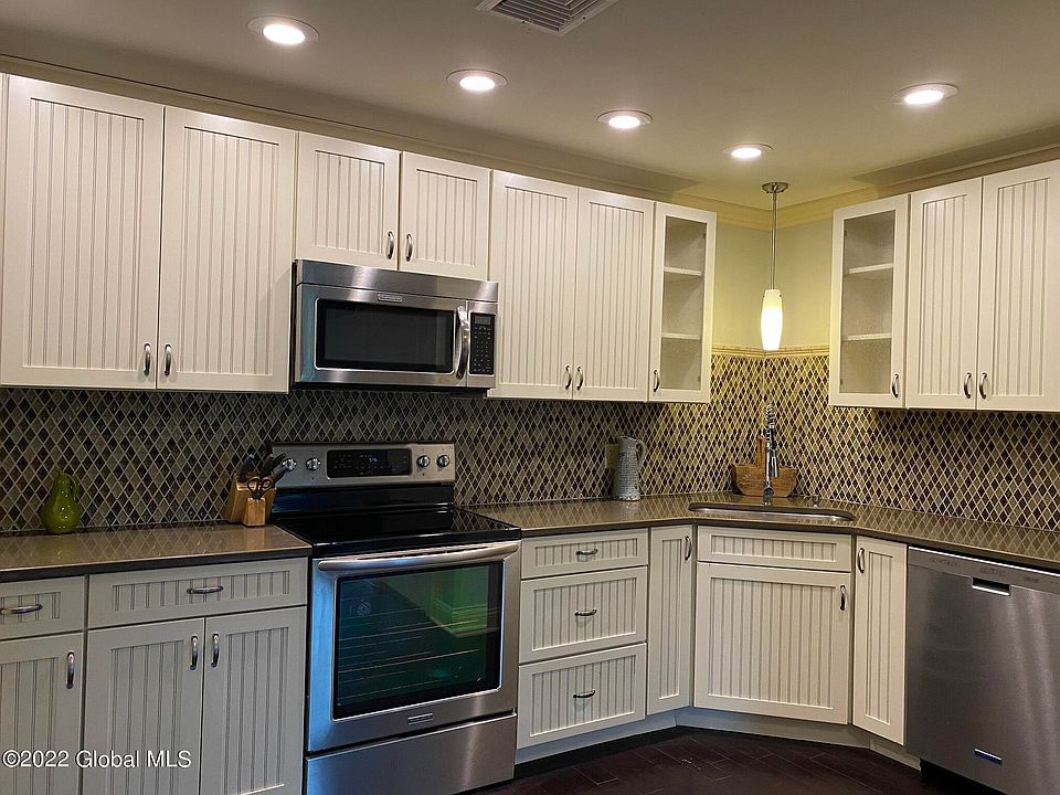 1st image of 93 Maple St APT 305