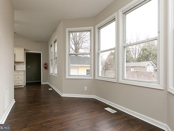 5th image of 2419 42nd St