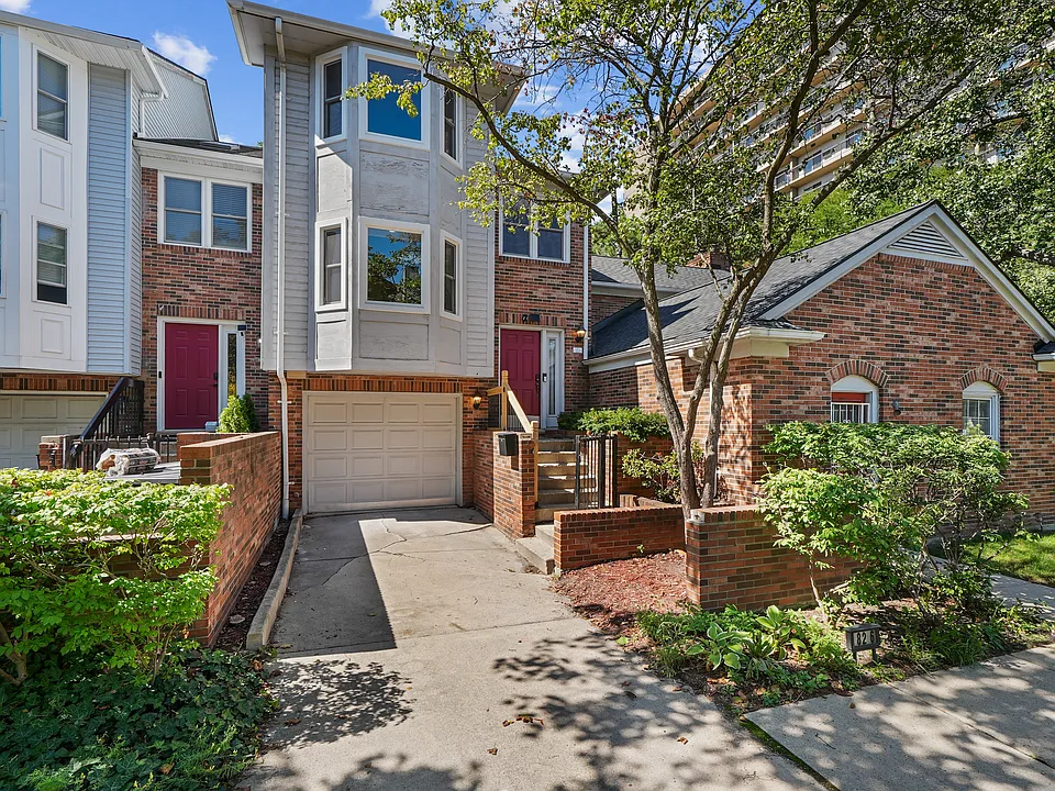 826 Seville Row #826