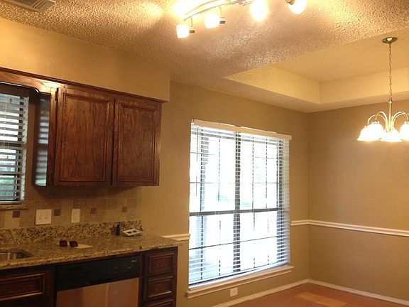 eating/dining room next to kitchen