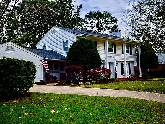 2nd image of 890 Woodbine Dr