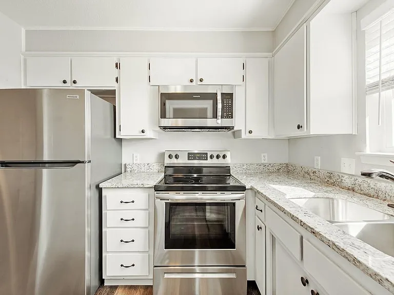 7700 Chapin Rd #5 — Photo 3
