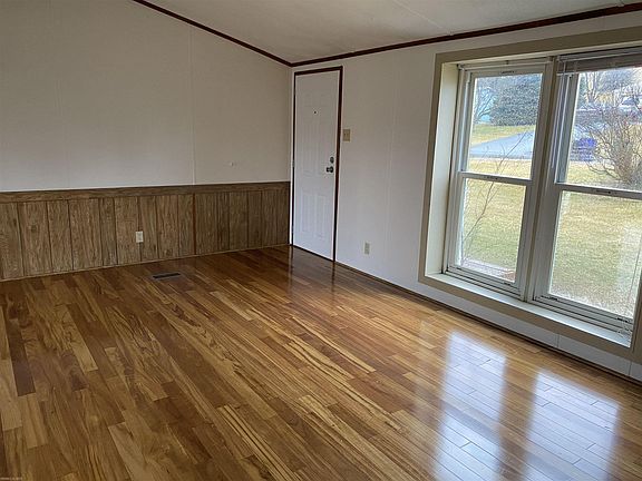 2nd image of 950 Beaver Dr