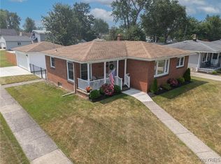 27 Wilma Dr, Lancaster, NY 14086