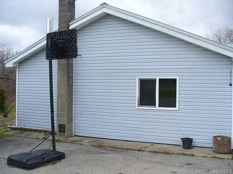 2nd image of 33 Prospect St