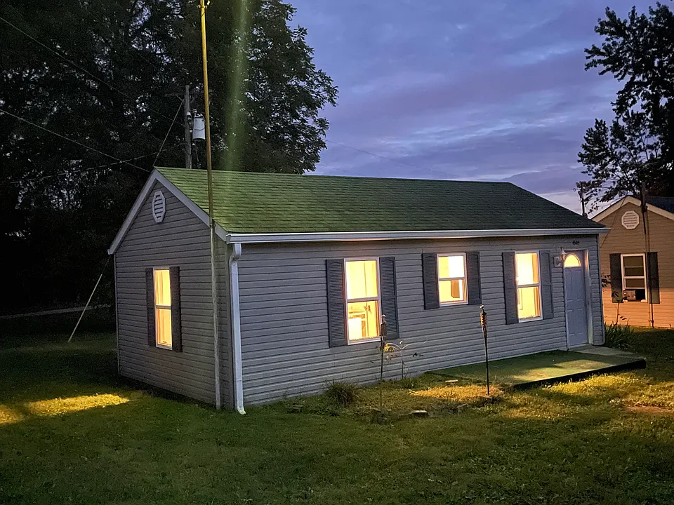 1305 E Vandalia Rd