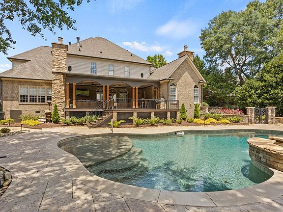 3rd image of 102 Antigua Way