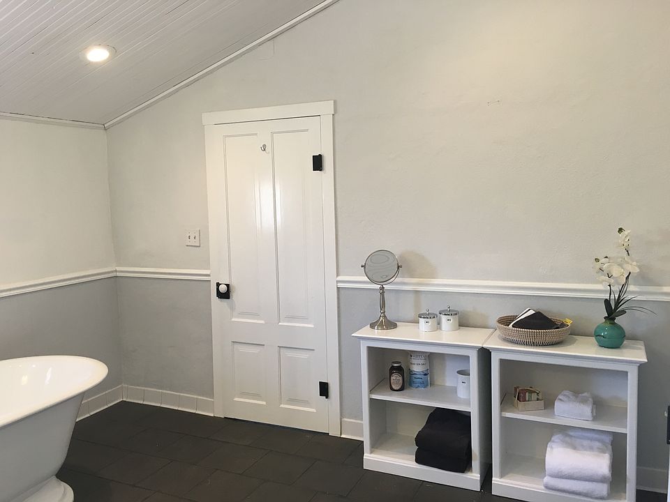 Master bath 2