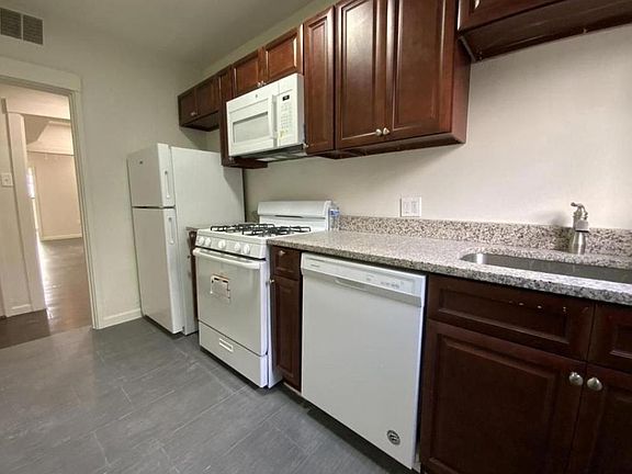 4th image of 5673 Hobart St Unit 10