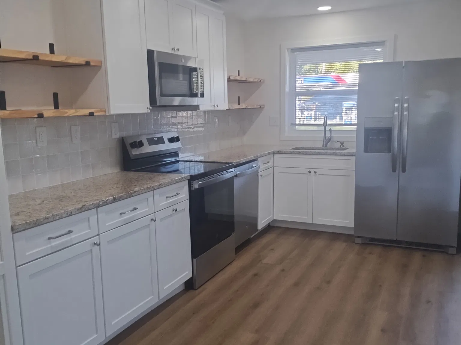 2 bed, 800 sqft, $1,375 — Photo 2